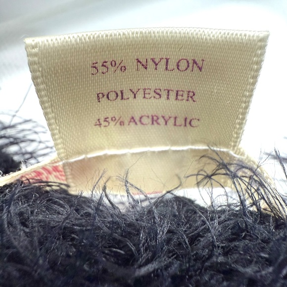 Cozy Soft Black Fuzzy Comfy Sweater. Kids Sz XL. Fits Like A Woman's Size Small. - Picture 5 of 6